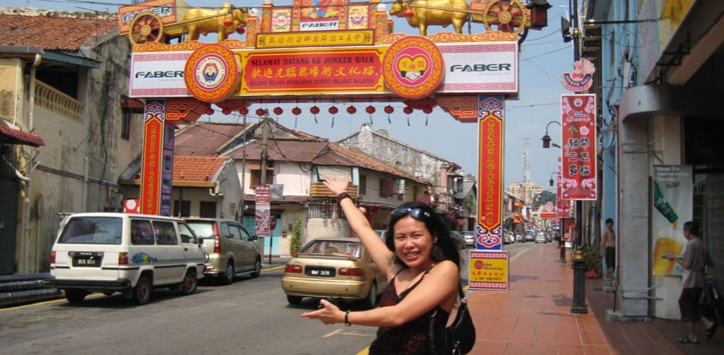 lady in the streets of malaysia near jonker walk