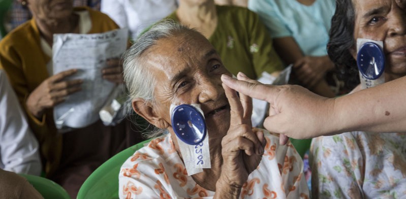 mynamar lady after receiving eye surgery from Fred Hollows Foundation