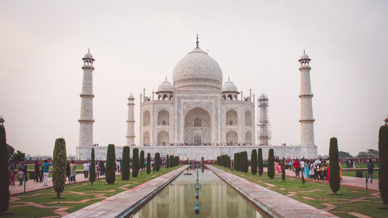 India-female-solo-traveller,-Taj-Mahal---Unsplash