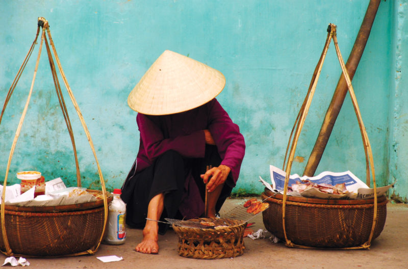 vietnam_roadside-snacks
