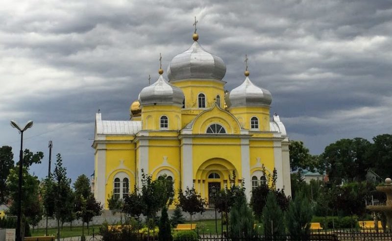 Moldova travel Comrat church