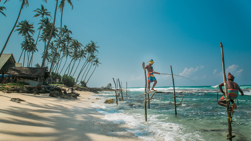 sri-lanka_stilt-fishermen_beach_2