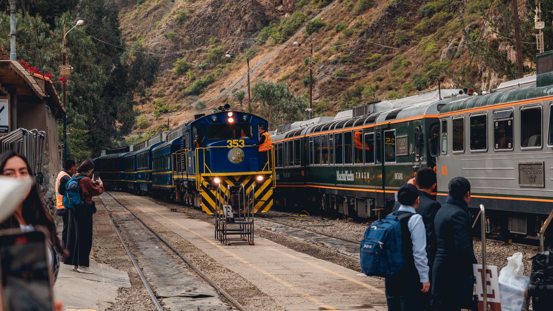 Travellers waiting to board the train to Aguas Calientes at Ollantaytambo station