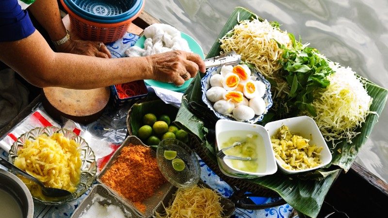 Fresh Pad Thai at the floating market