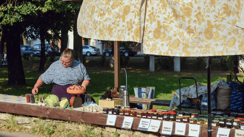 Market seller in Suzdal