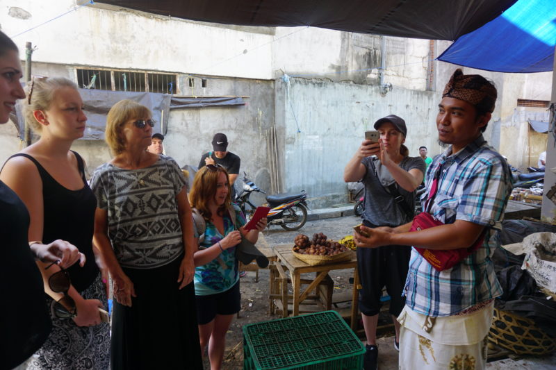 What to do in Ubud market