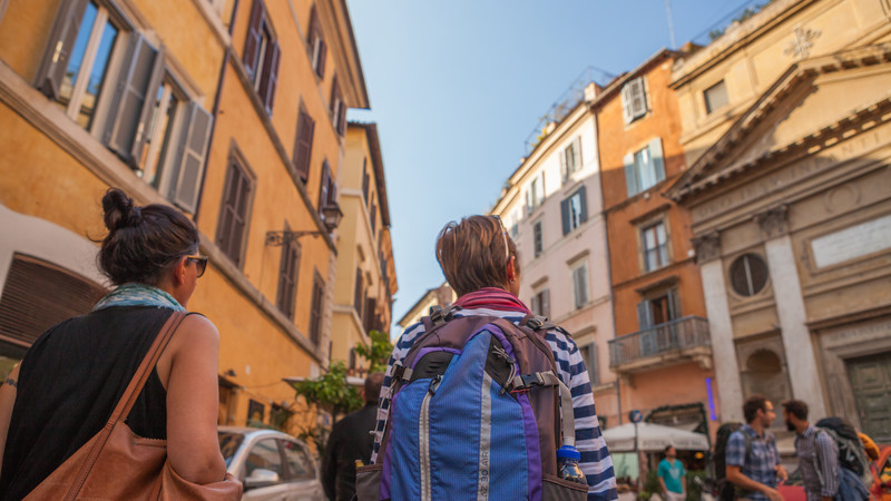 Fake bag fines for tourists in Italy