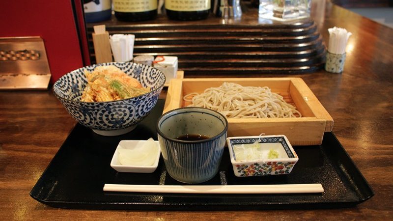 A tray of soba noodles. 