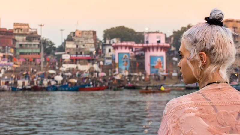 Female traveller in india_varanasi_traveller-ganges-ghat-view