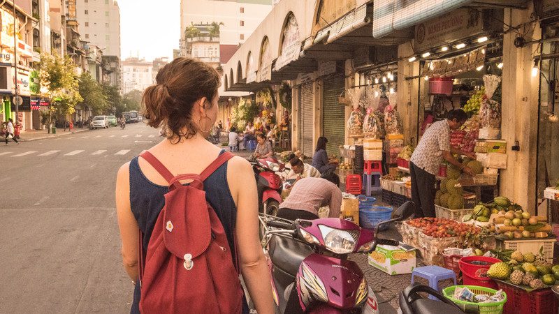 06 Essential tips to cross the road in Vietnam for foreign visitors