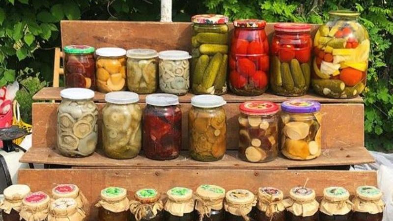 A roadside stall in Suzdal