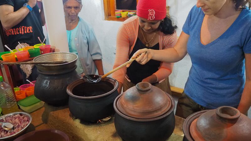 Travellers at a Tamil cooking class