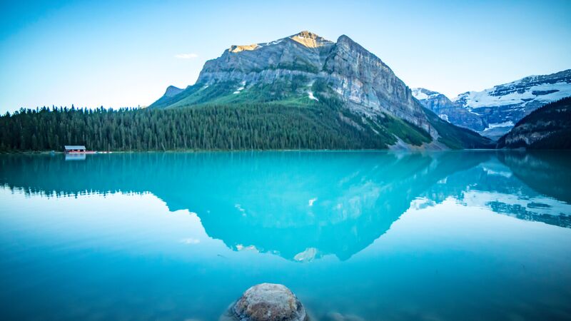 A beautiful turquoise lake in Canada