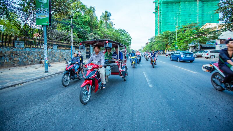 Tuk tuks and motor bikes in Phnom Penh. 