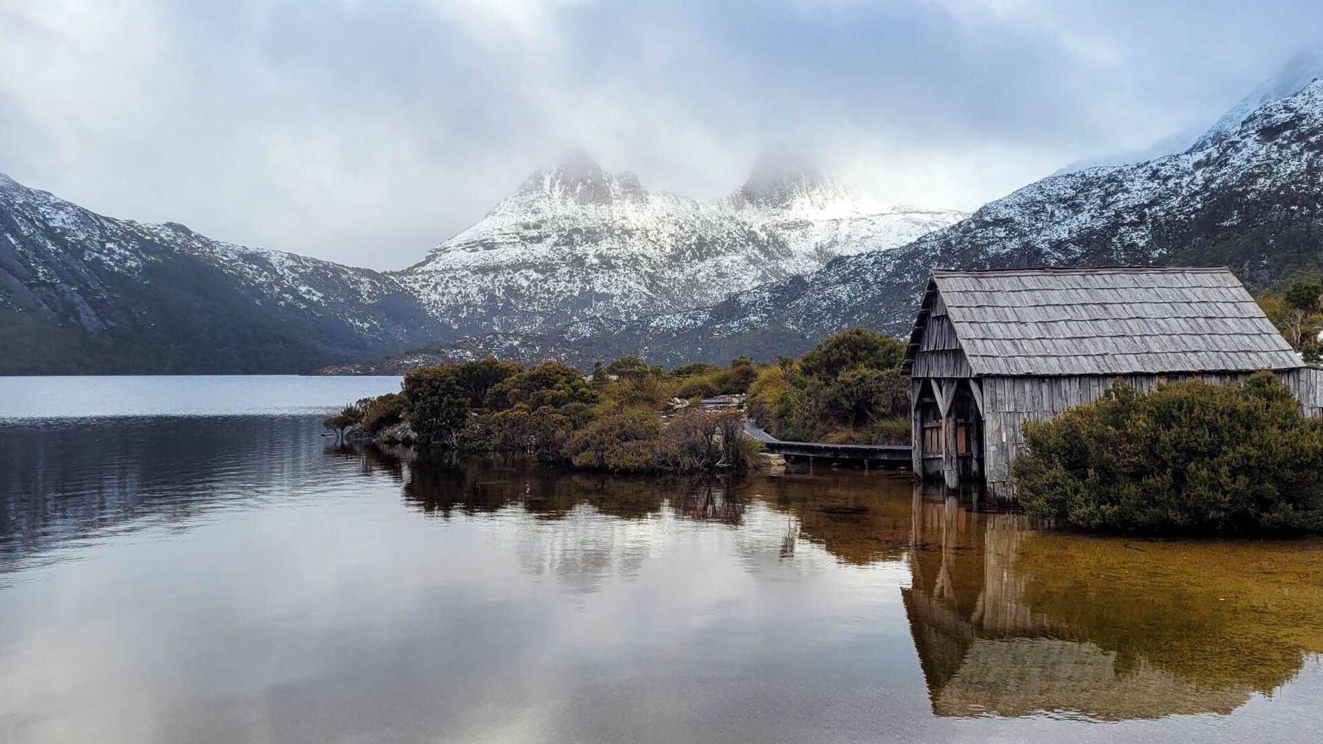 The snow-capped Cradle Mountain seen from Dove Lake