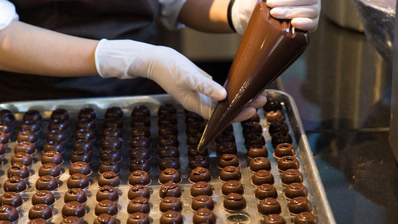 A chocolatier crafting milk chocolates