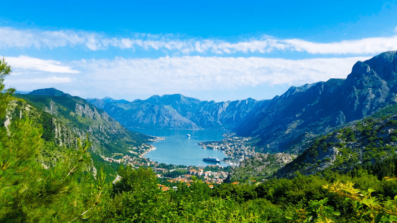 A beautiful view of trees, mountains and a lake in Western Europe