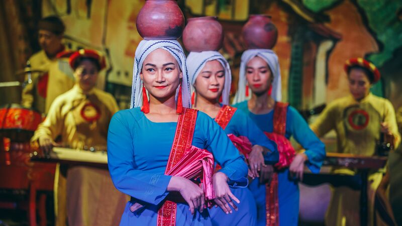 Performers wearing traditional Vietnamese clothing in Hoi An