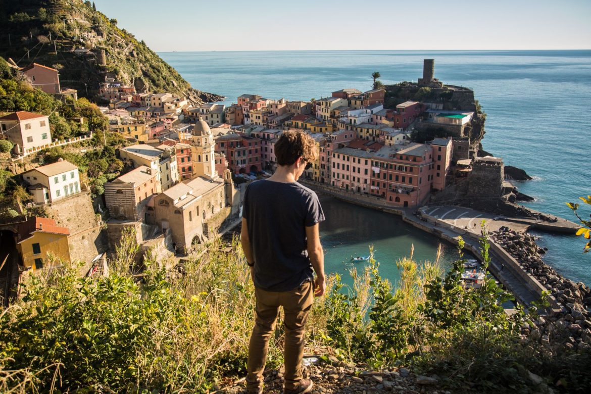 a solo traveller overlooking the cinque terre
