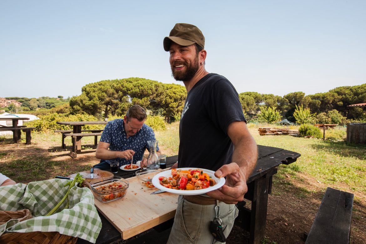 Cooperativa Coraggio co-founder Giacomo serves up some fresh produce.