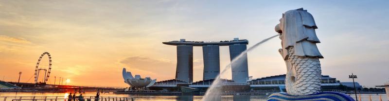 A sunset view of Marina Bay featuring the Merlion, Marina Bay Sands, and Singapore Flyer. 