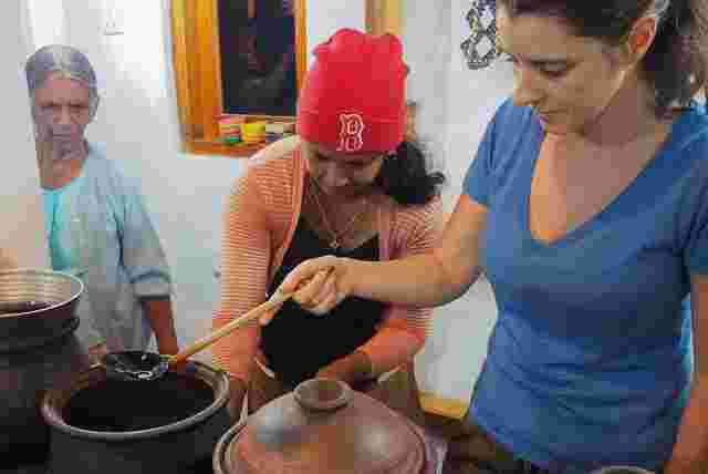 A traveller participates in a cooking class in Sri Lanka