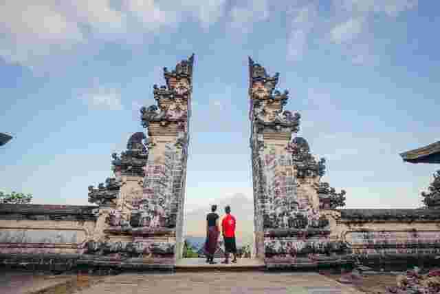 Two travellers posing at the Heavenly Gates in Bali