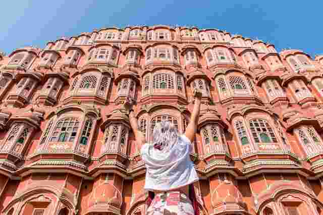 A traveller standing below Hawa Mahal in Jaipur, India