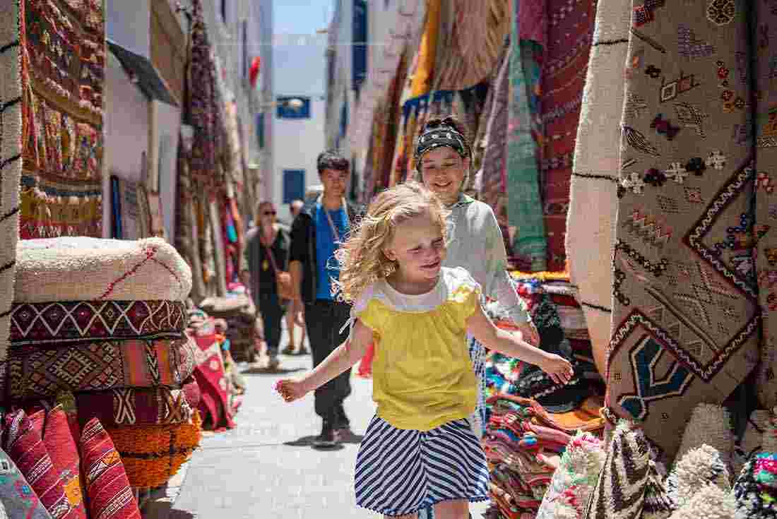 Family tour through the streets of Essaouira