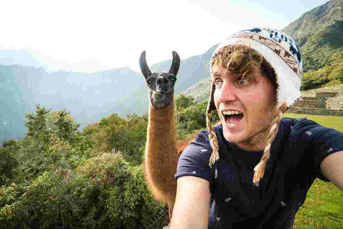 GSAI-essential-peru-machu-picchu-llama-selfie-traveller