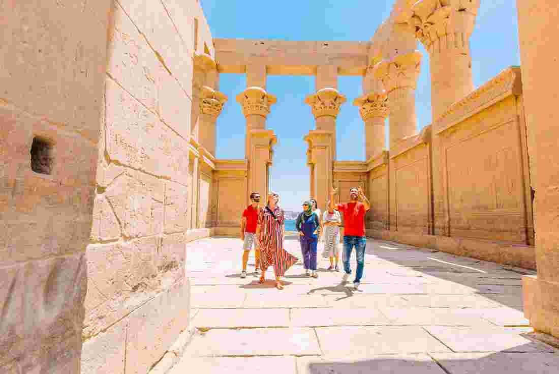 XEPN - Group walk through exploring Philae temple in Aswan