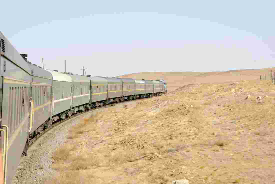 Crossing journey. Поезд в Гоби. Объекты инфраструктуры Монголия.