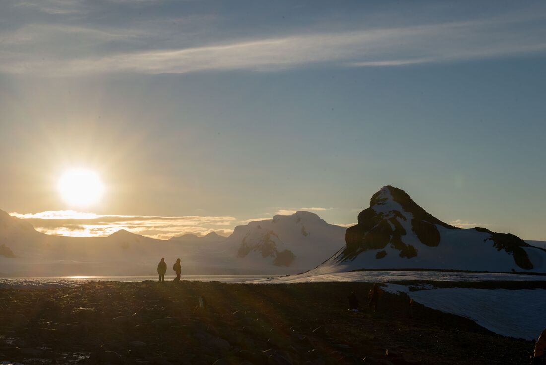 A perpetual sunset on the majestic landscape of Antarctica