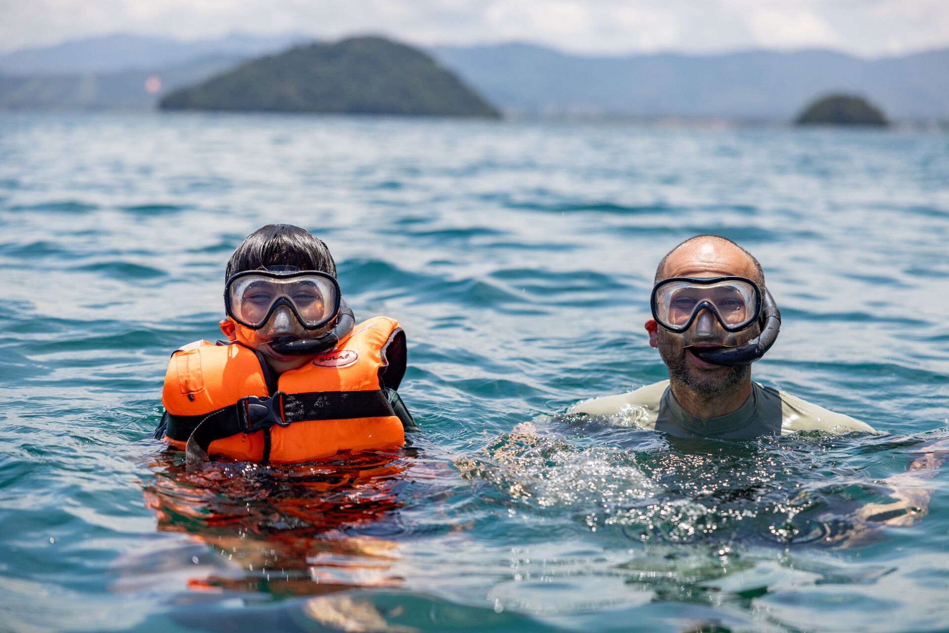 Having fun snorkelling of Dinawan Island