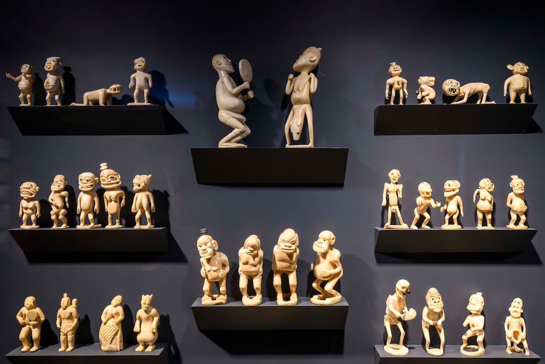 Artifacts and traditional sculpture in Nuuk's National Museum