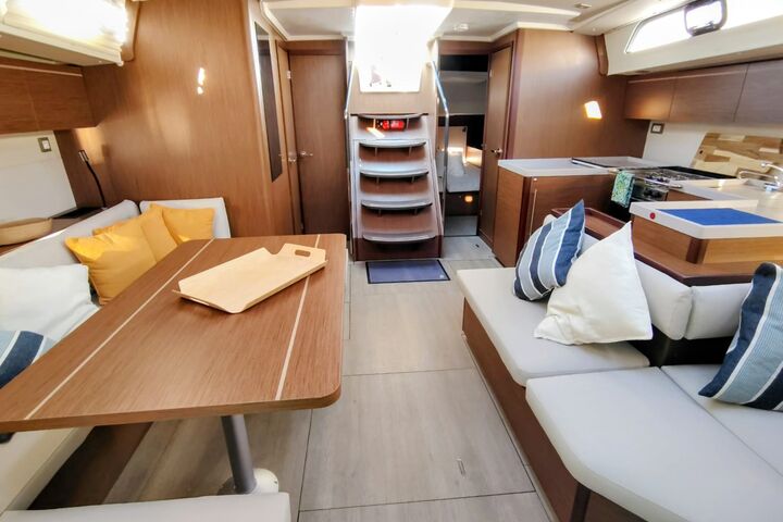 Saloon area of Oceanis 51.1 