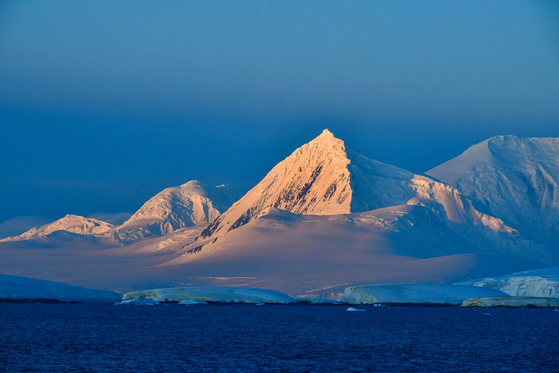 Ultimate Antarctic Circle Crossing (Ocean Albatros)