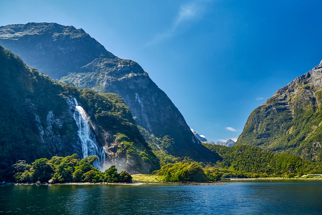 Walk New Zealand's Fiordland National Park | Intrepid Travel NZ