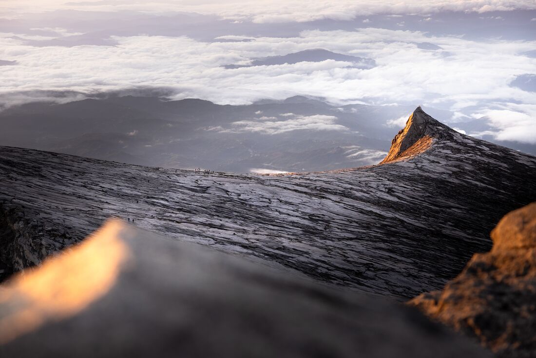 The wave atop the mountain