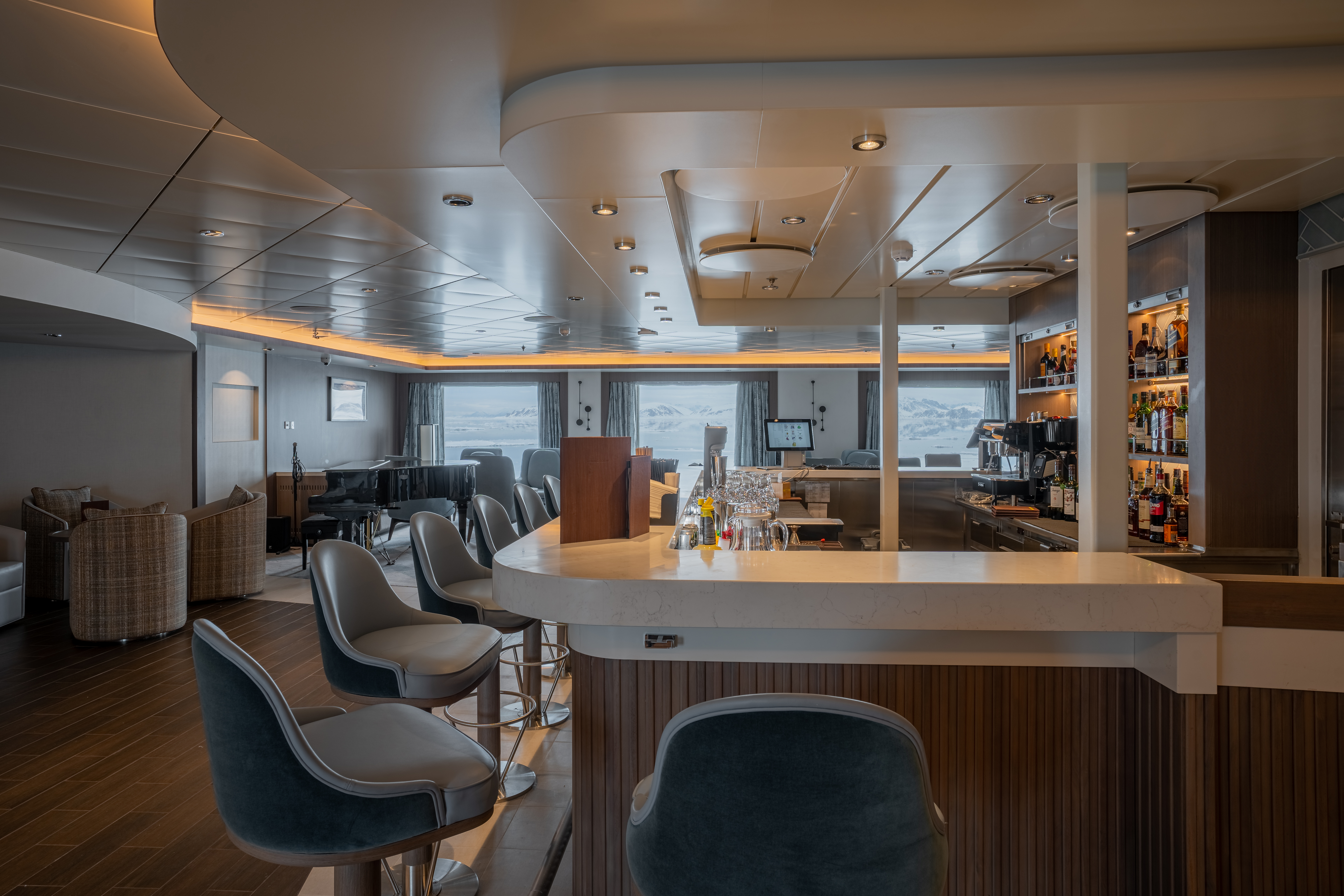 Lounge Bar of Ocean Albatros