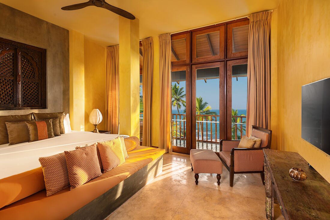 Jetwing Lighthouse bedroom with balcony
