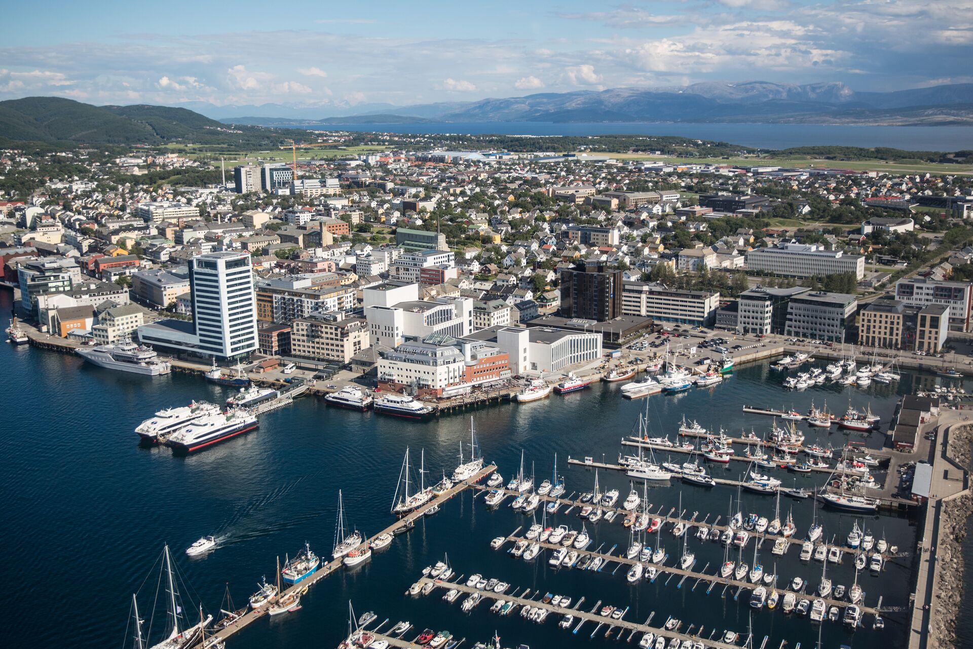 The city of Bodo stretching out between two harbours